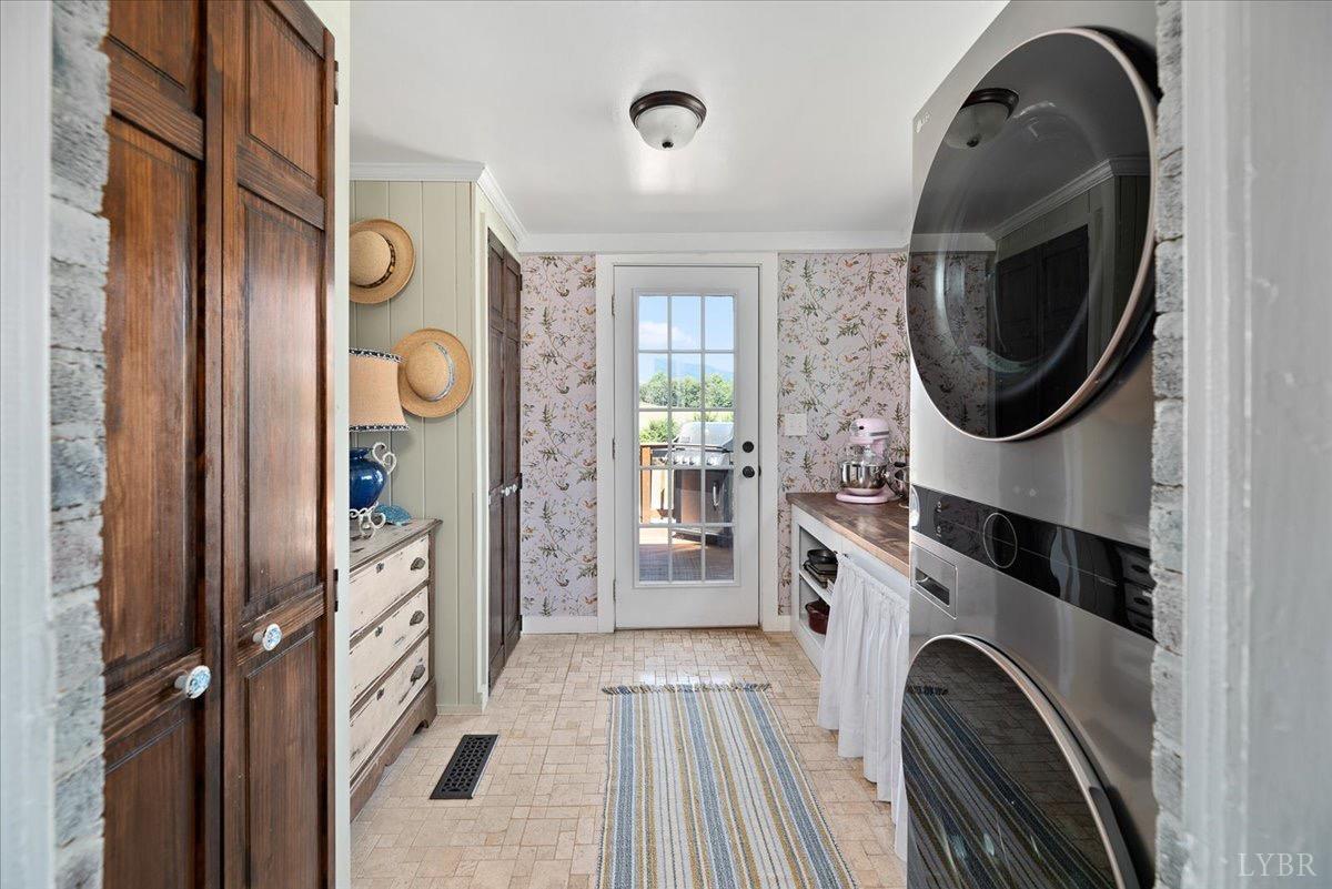 380 St Marys Road Amherst, VA 24521 - Photo 13 of 20 a hallway with washer and dryer