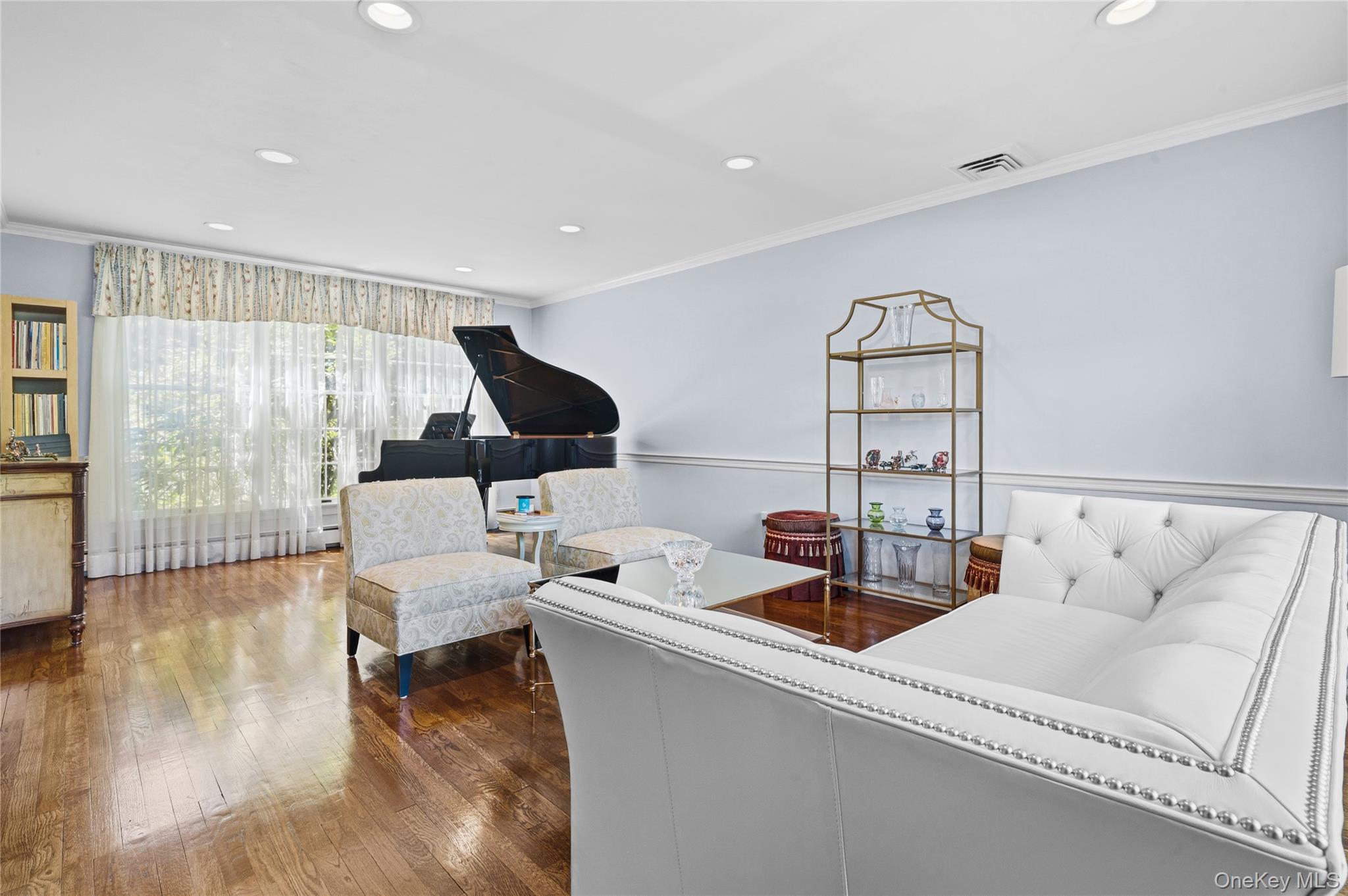 199 Split Rock Road Syosset, NY 11791 - Photo 11 of 49