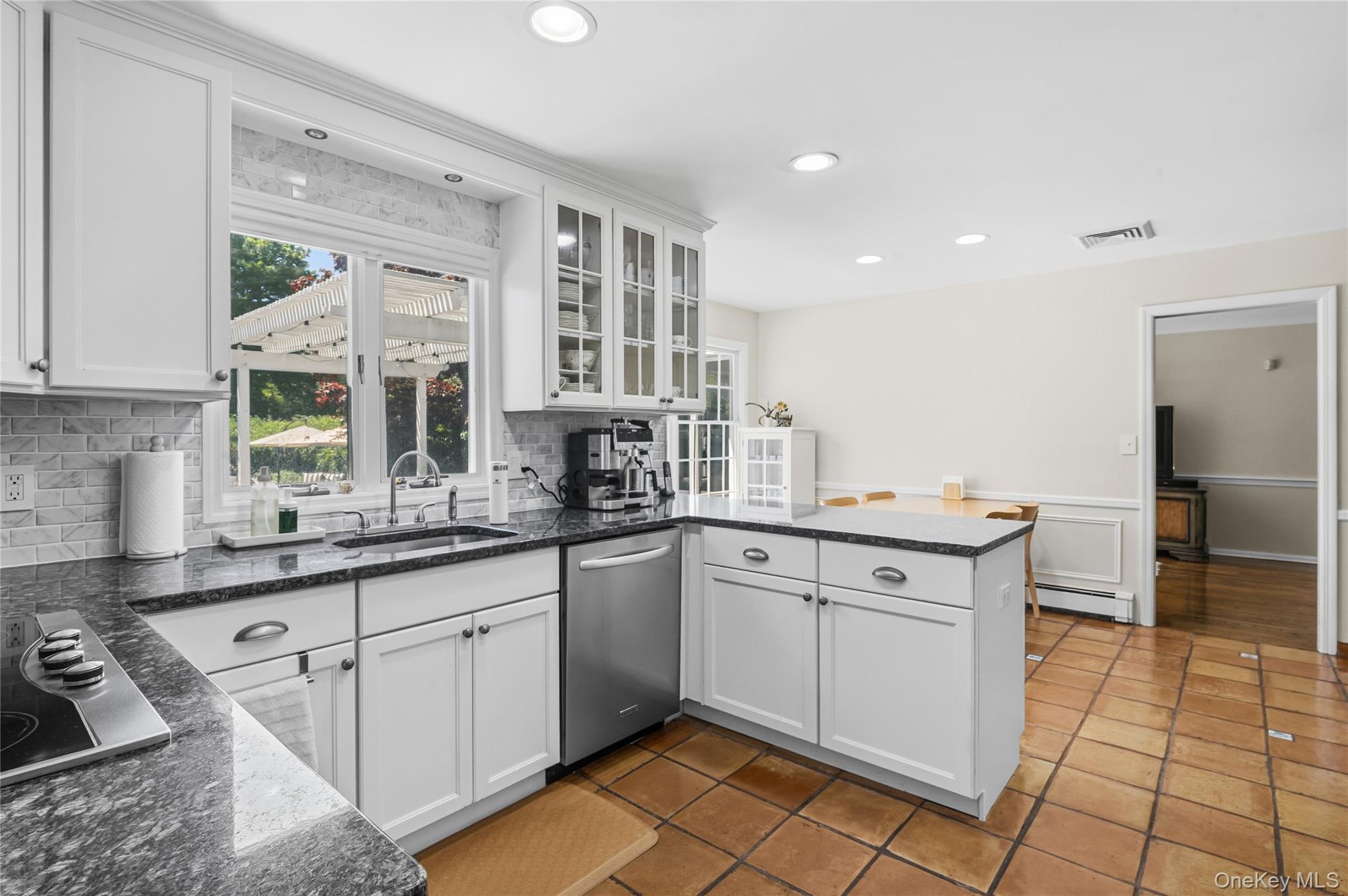 199 Split Rock Road Syosset, NY 11791 - Photo 15 of 49
