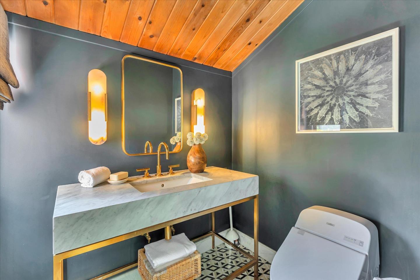 202 Central Avenue Mountain View, CA 94043 - Photo 20 of 39 a bathroom with a sink mirror and vanity