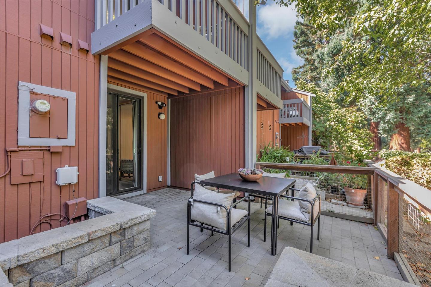 202 Central Avenue Mountain View, CA 94043 - Photo 27 of 39 a view of an outdoor sitting space
