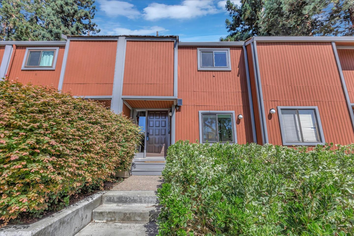 202 Central Avenue Mountain View, CA 94043 - Photo 33 of 39 front view of a house with a yard