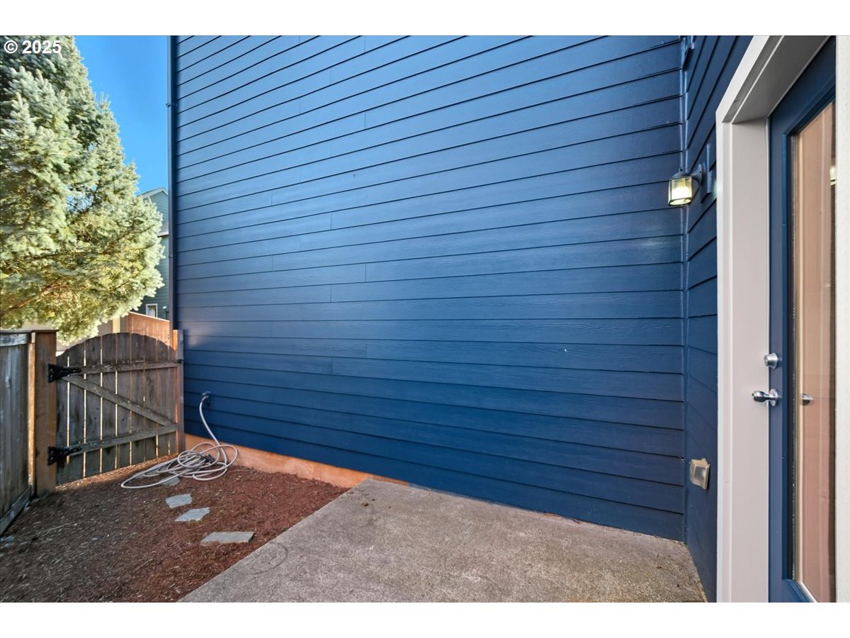 3527 Southeast 197th Avenue Camas, WA 98607 - Photo 29 of 38 a backyard of a house