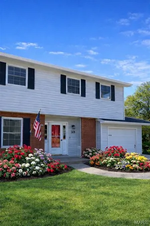 $219,900 | 369 Hand Drive, Godfrey, IL 62035