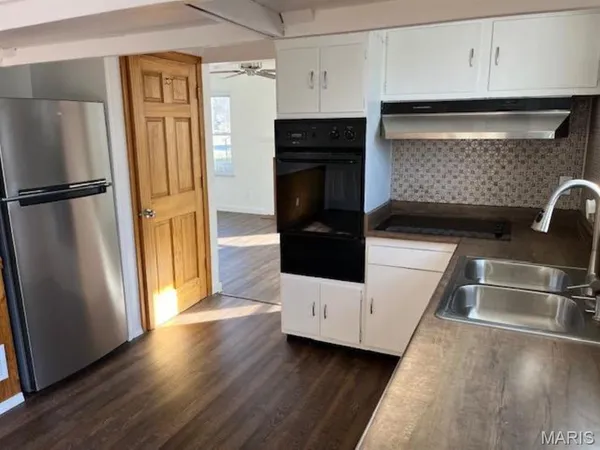 $219,900 | 369 Hand Drive, Godfrey, IL 62035