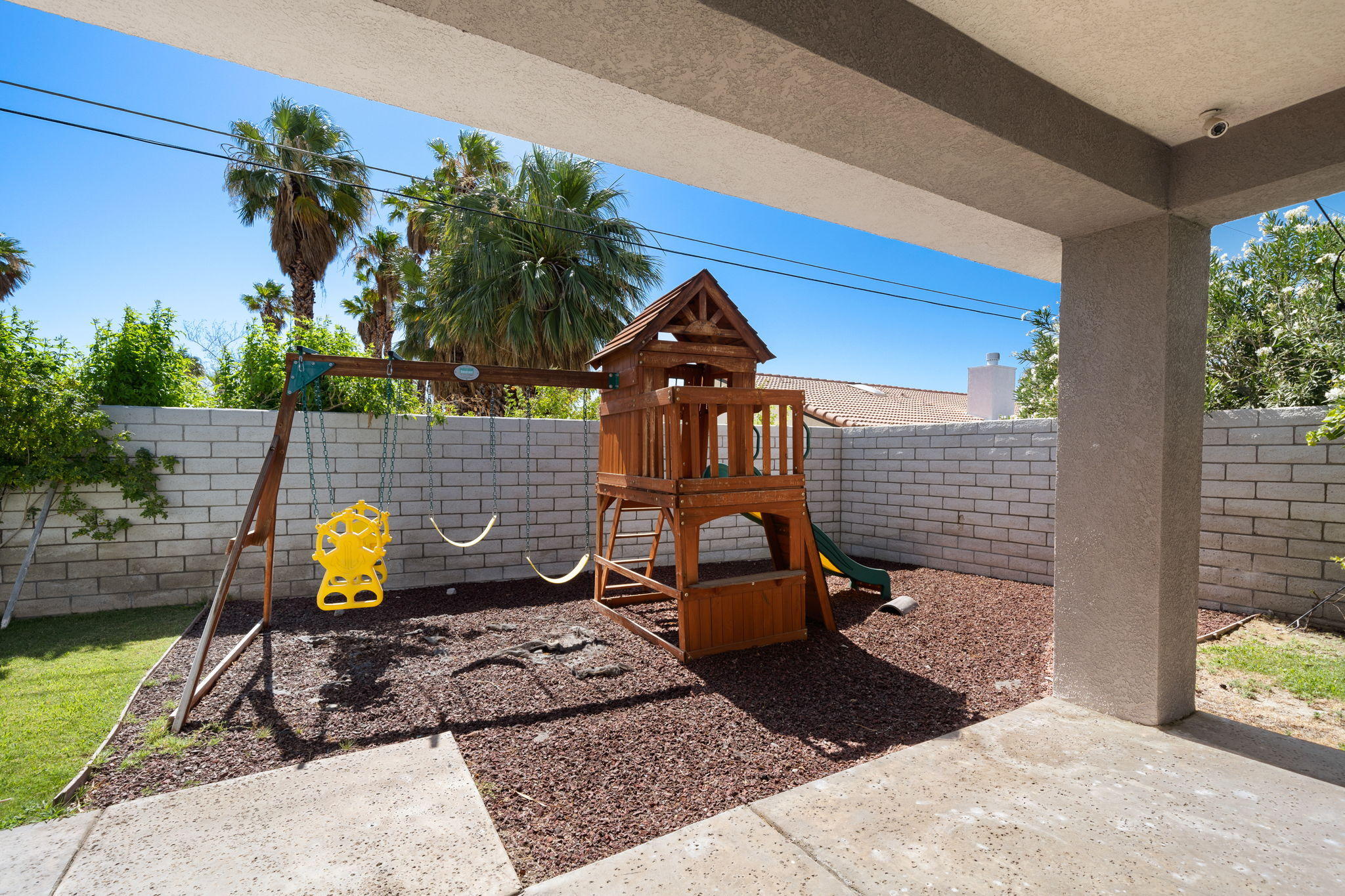 2120 West Nicola Road Palm Springs, CA 92262 - Photo 18 of 37 a front view of a house with outdoor seating