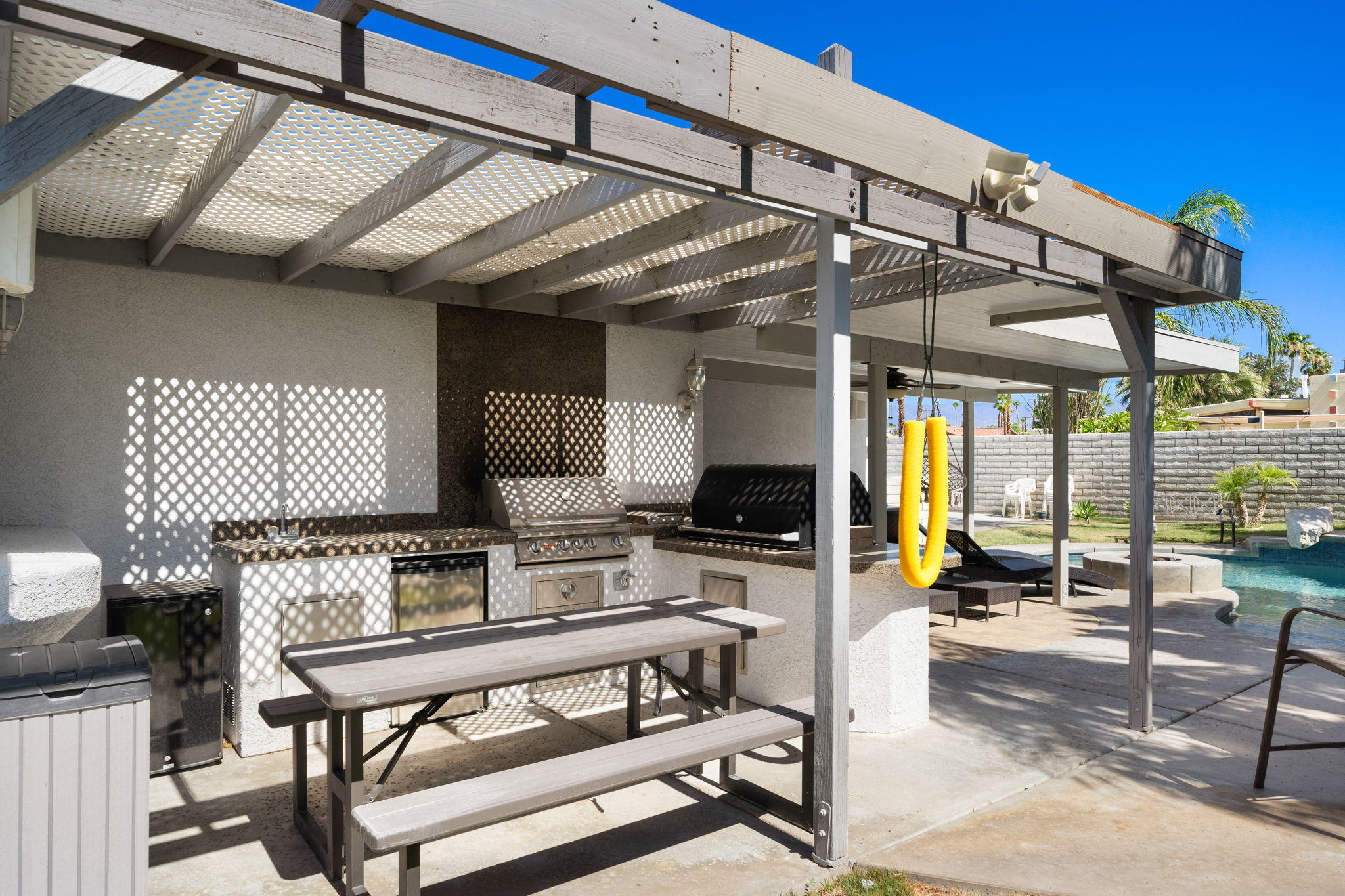 2120 West Nicola Road Palm Springs, CA 92262 - Photo 22 of 37 a view of a chairs and table in a patio