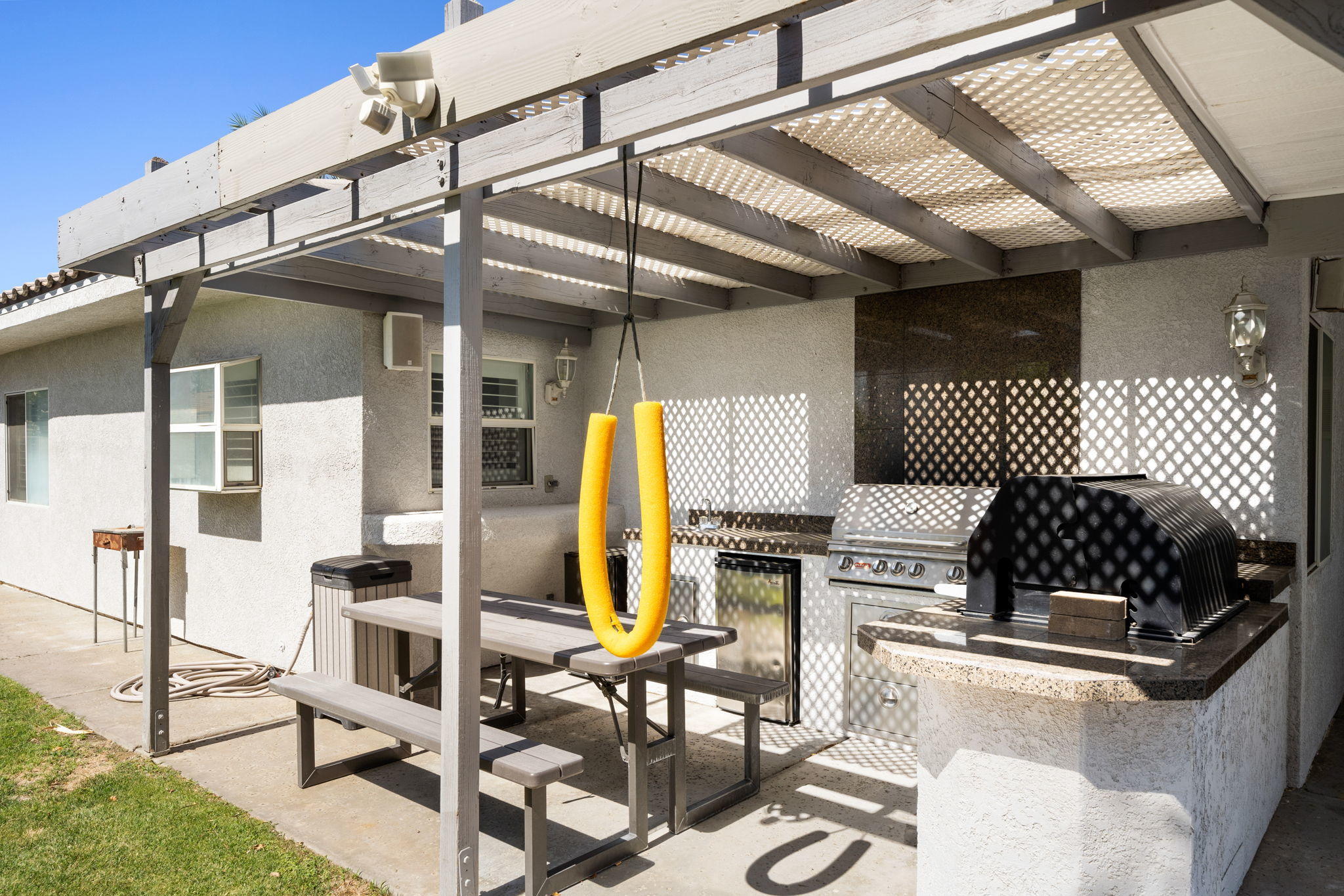 2120 West Nicola Road Palm Springs, CA 92262 - Photo 23 of 37 a building outdoor space with patio furniture and potted plants