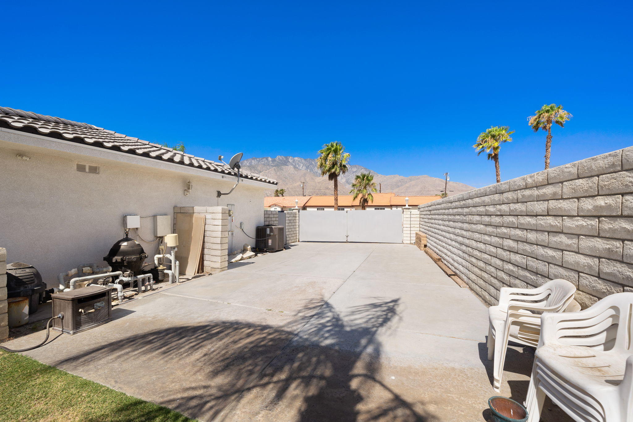 2120 West Nicola Road Palm Springs, CA 92262 - Photo 26 of 37 a view of a terrace