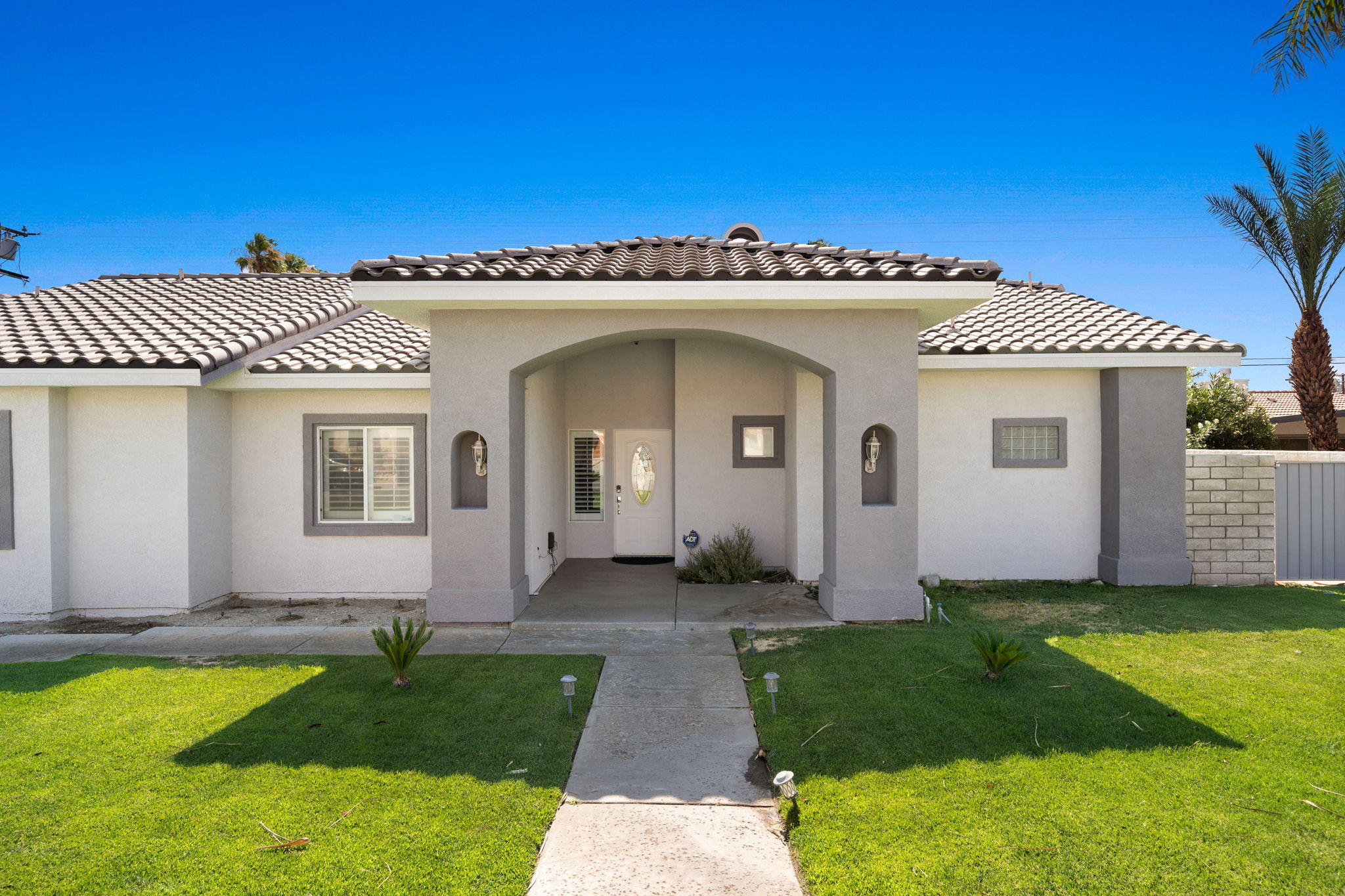 2120 West Nicola Road Palm Springs, CA 92262 - Photo 6 of 37 a front view of a house with a yard