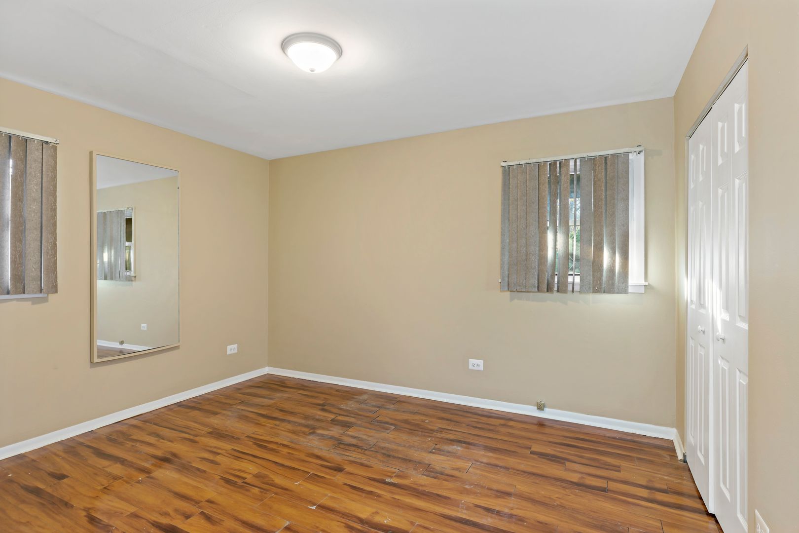 18740 Springfield Avenue Flossmoor, IL 60422 - Photo 12 of 16 a view of an empty room with wooden floor