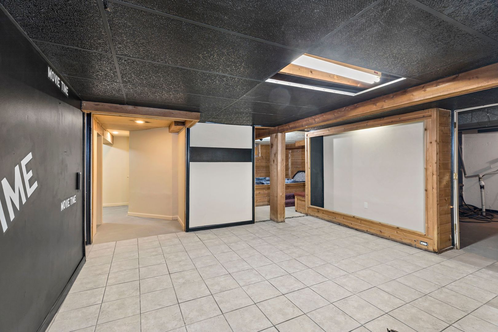 18740 Springfield Avenue Flossmoor, IL 60422 - Photo 16 of 16 a view of a hallway with a refrigerator
