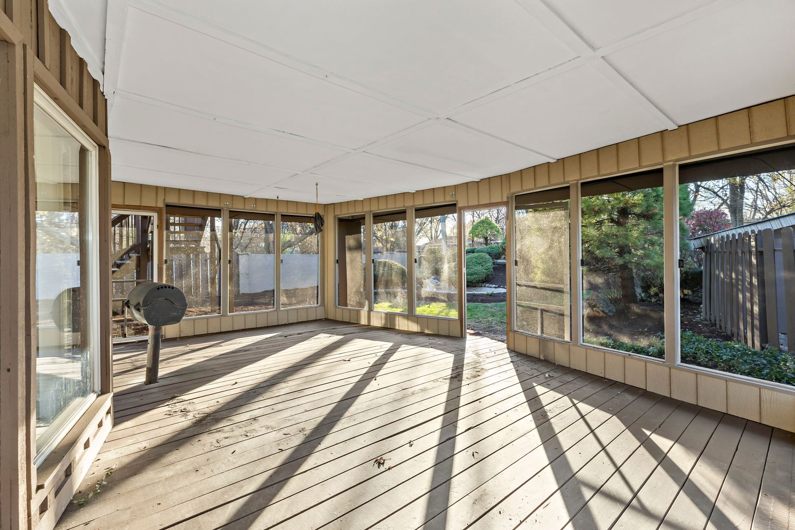 18740 Springfield Avenue Flossmoor, IL 60422 - Photo 4 of 16 a view of a balcony with wooden floor