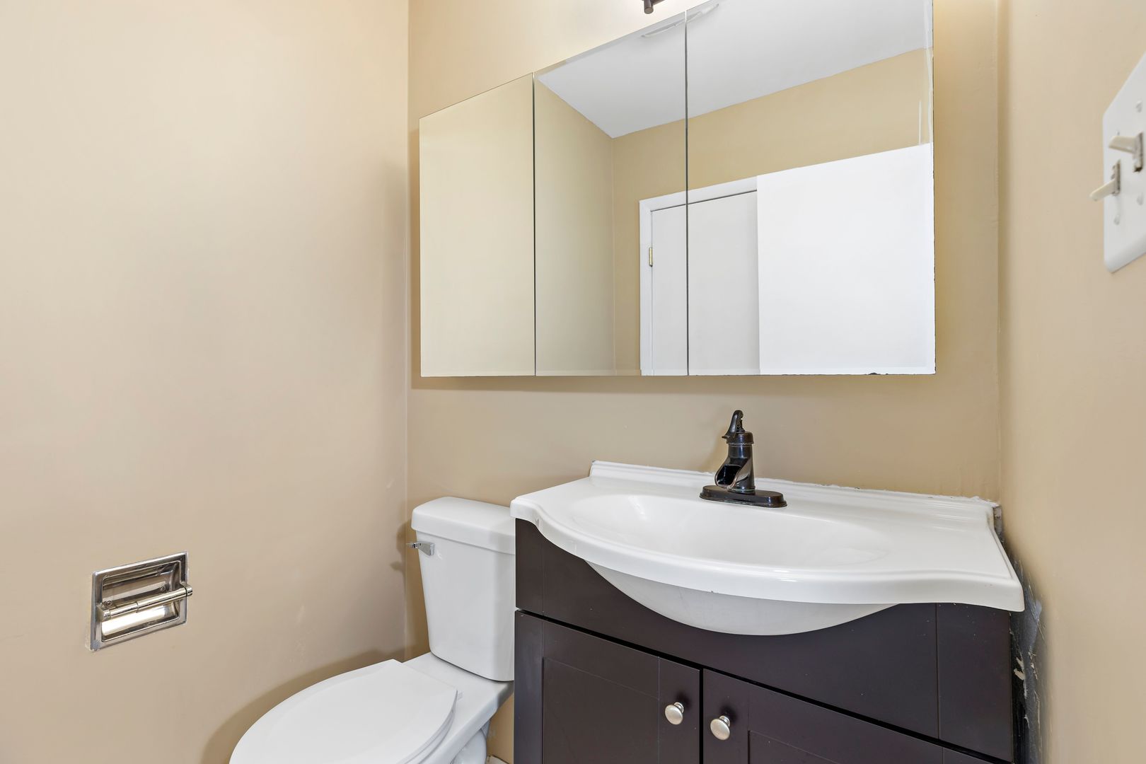 18740 Springfield Avenue Flossmoor, IL 60422 - Photo 7 of 16 a bathroom with a sink toilet and a mirror