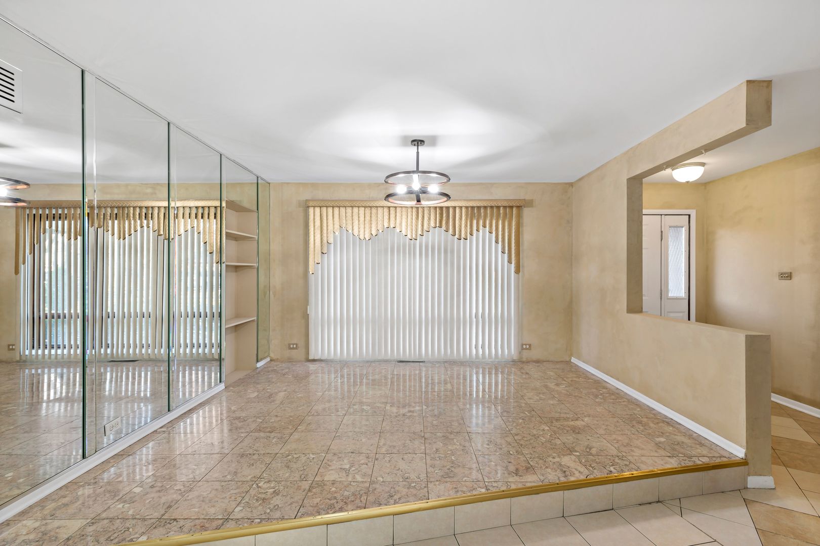 18740 Springfield Avenue Flossmoor, IL 60422 - Photo 9 of 16 a view of an empty room with glass door