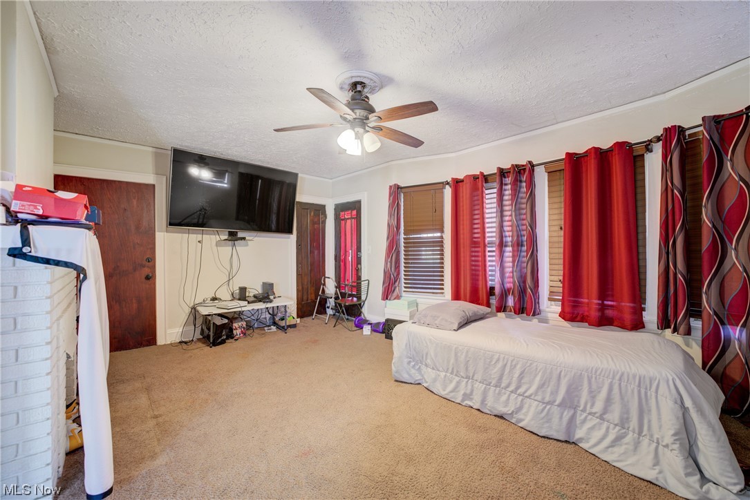 14202 Glenside Road Cleveland, OH 44110 - Photo 22 of 41 Living Room