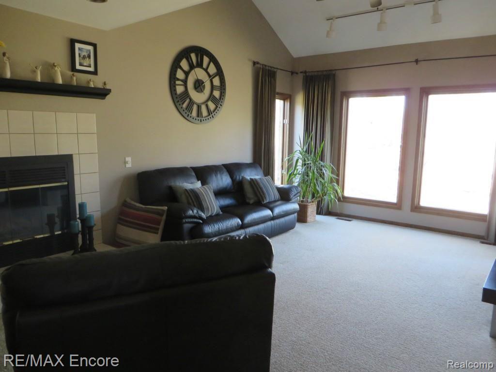 1015 Enfield Road Rochester Hills, MI 48307 - Photo 6 of 32