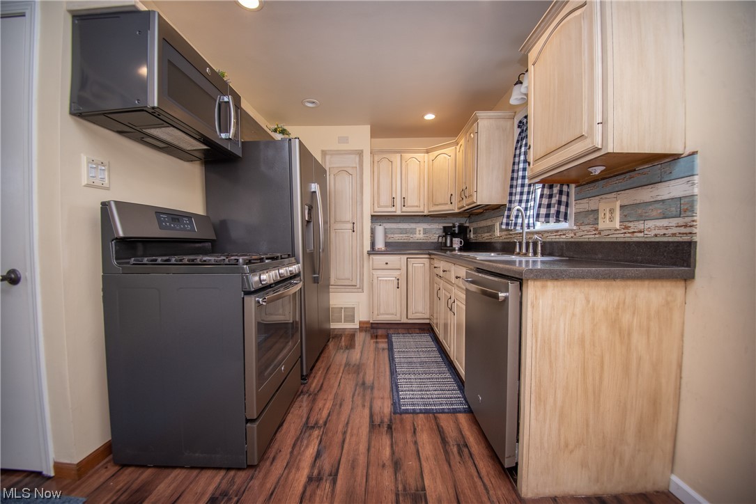3002 West Pleasant Valley Road Cleveland, OH 44134 - Photo 7 of 35