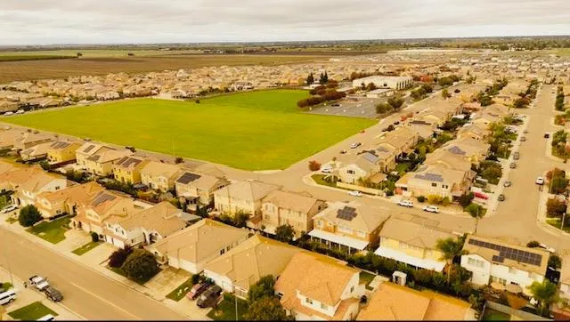 view of an ocean and houses