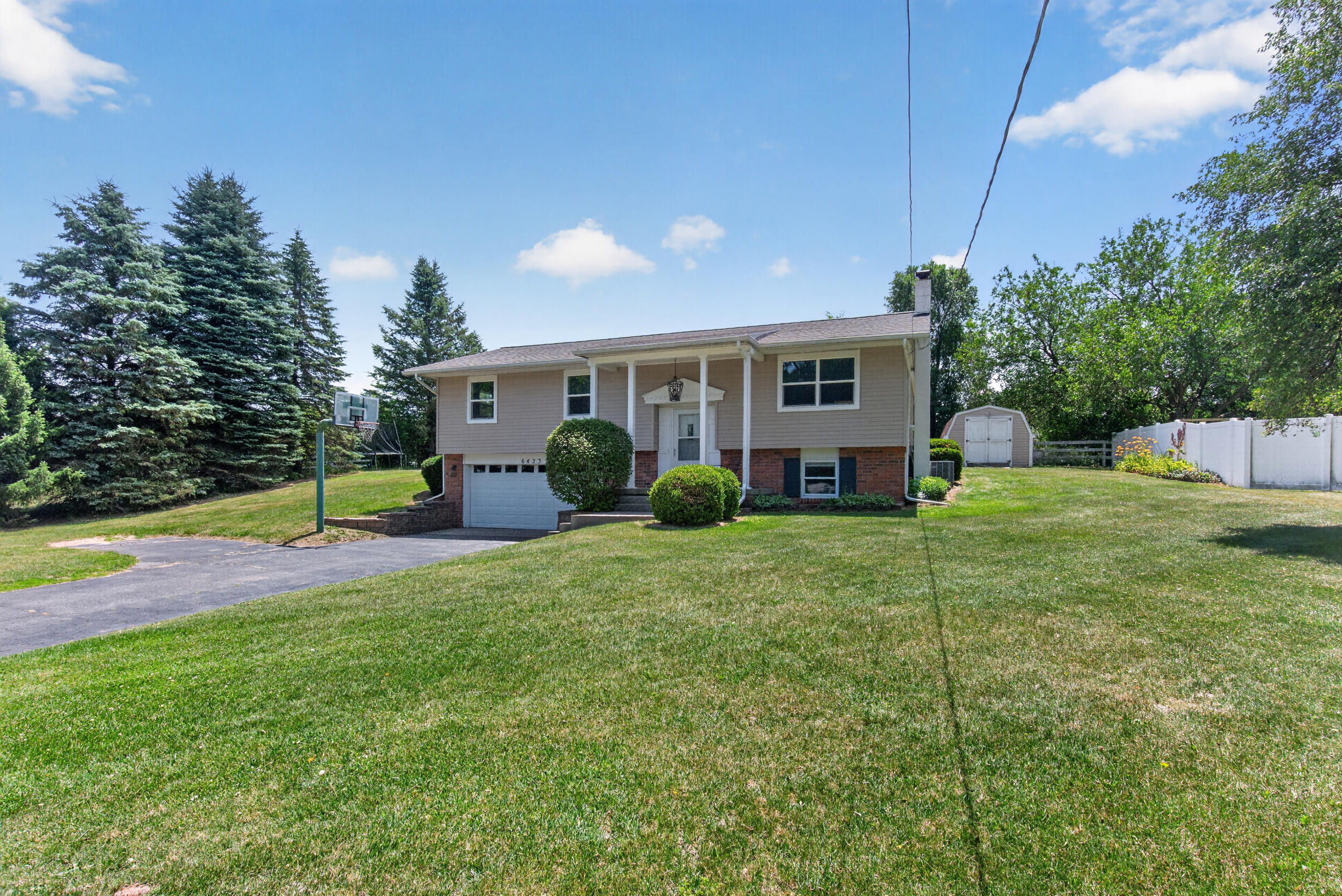 6423 Inverness Lane Jackson, MI 49201 - Photo 3 of 49 6423 Inverness Ln, Jackson, MI 49201