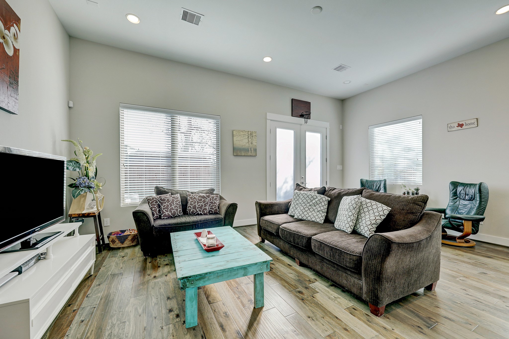 806 Thornton Road, Unit A Houston, TX 77018 - Photo 3 of 15 a living room with furniture and a flat screen tv