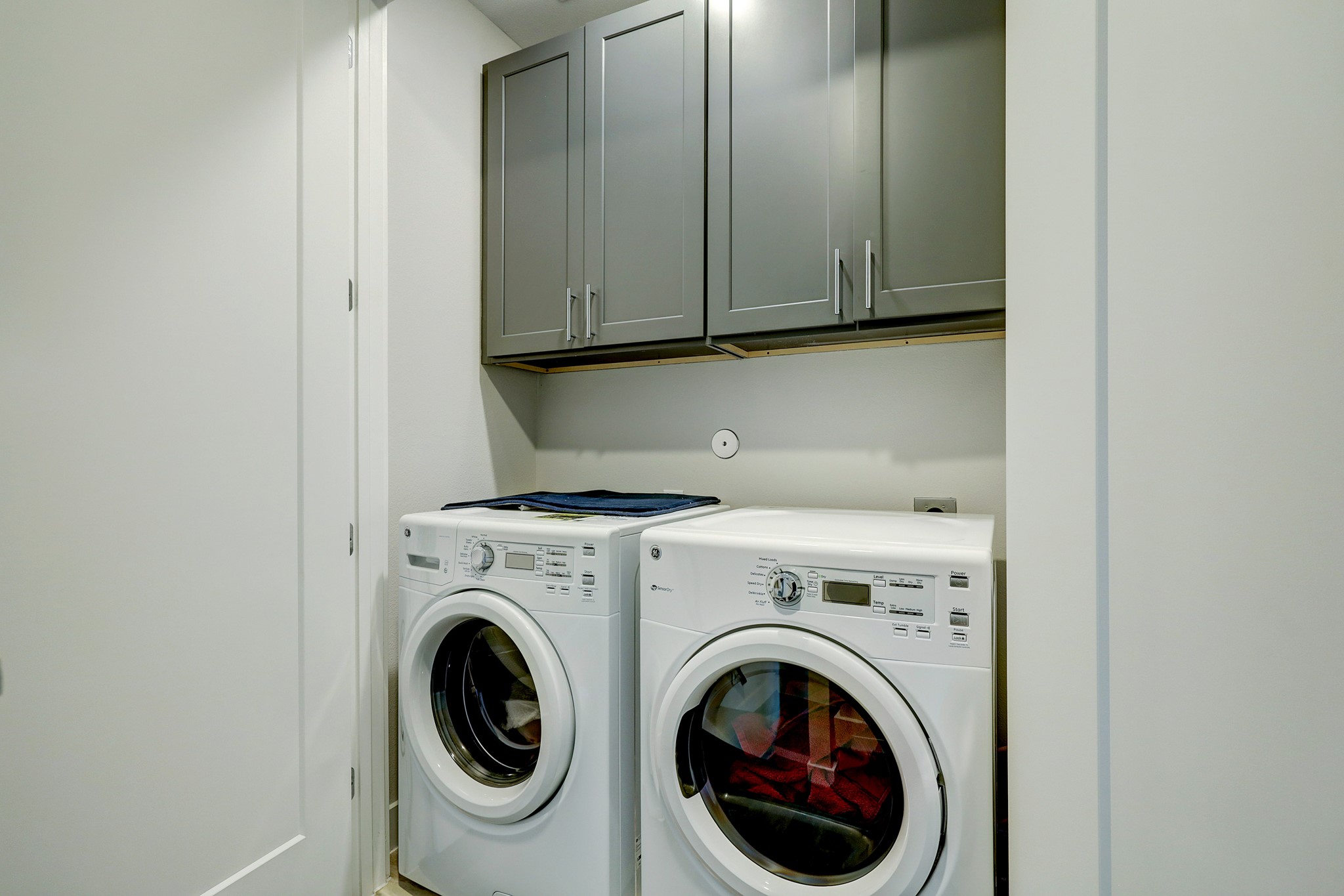 806 Thornton Road, Unit A Houston, TX 77018 - Photo 10 of 15 a utility room with dryer and washer