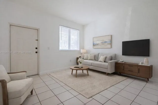 $1,600 | 1663 Southeast 27th Drive, Unit 105, Homestead, FL 33035