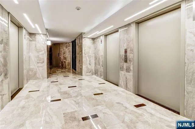 $447,900 | 2005 Harmon Cove Tower, Secaucus, NJ 07094