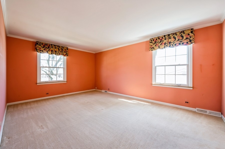 2961 Cherry Lane Northbrook, IL 60062 - Photo 11 of 21 an empty room with windows