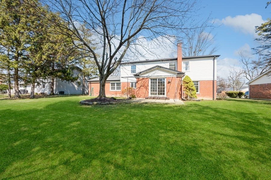 2961 Cherry Lane Northbrook, IL 60062 - Photo 16 of 21 a view of a yard with a large tree