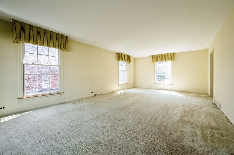 2961 Cherry Lane Northbrook, IL 60062 - Photo 4 of 21 an empty room with windows