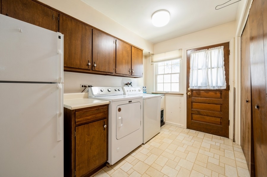 2961 Cherry Lane Northbrook, IL 60062 - Photo 10 of 21 a utility room with cabinets washer and dryer