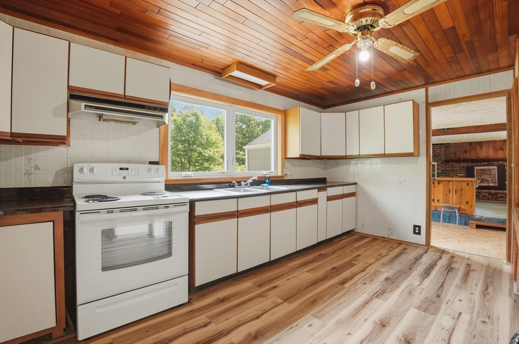 61 Flagg Swamp Road Freetown, MA 02717 - Photo 16 of 38