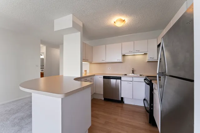 $2,350 | 2754 North Hampden Court, Unit 1003, Chicago, IL 60614