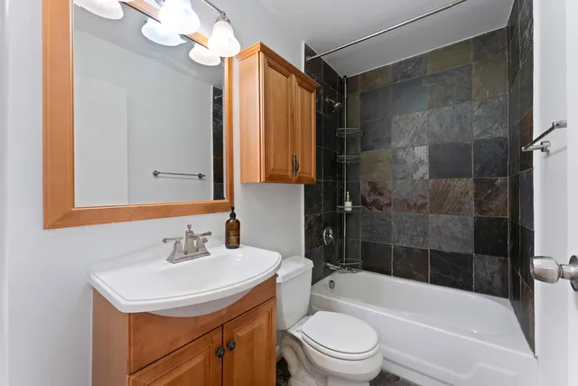 $2,350 | 2754 North Hampden Court, Unit 1003, Chicago, IL 60614