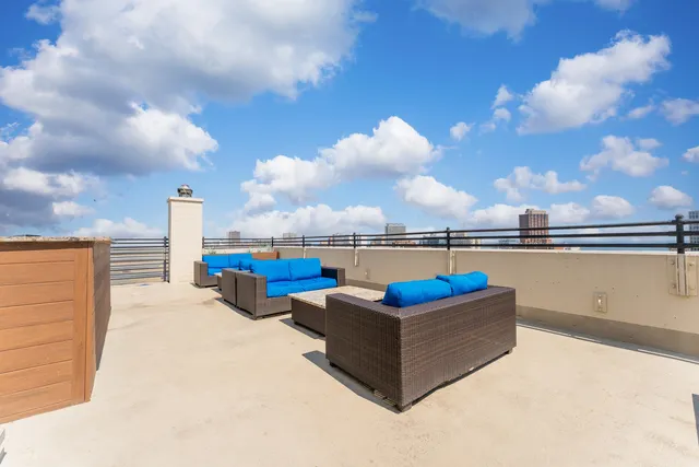 $2,350 | 2754 North Hampden Court, Unit 1003, Chicago, IL 60614