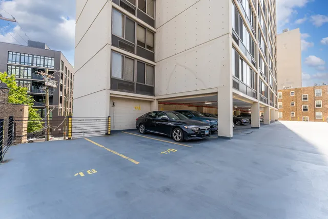 $2,350 | 2754 North Hampden Court, Unit 1003, Chicago, IL 60614