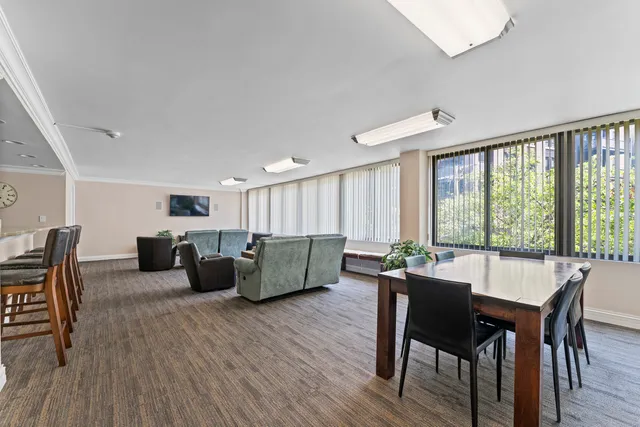 $2,350 | 2754 North Hampden Court, Unit 1003, Chicago, IL 60614