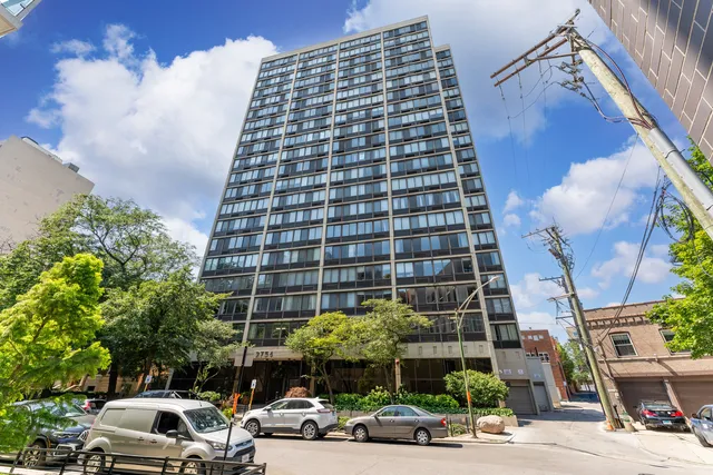 $2,350 | 2754 North Hampden Court, Unit 1003, Chicago, IL 60614