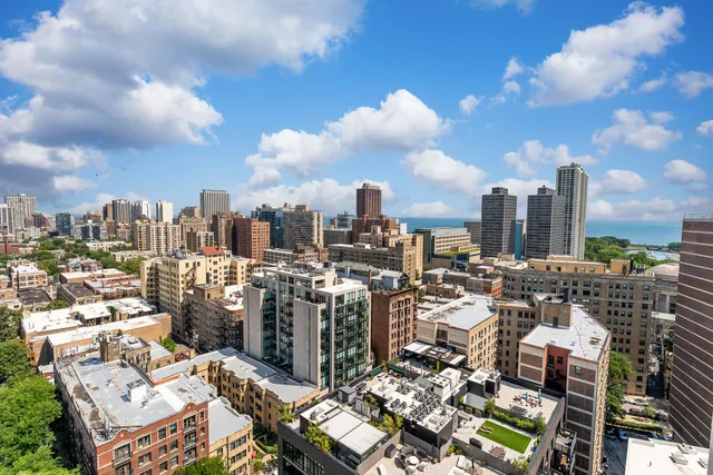 $2,350 | 2754 North Hampden Court, Unit 1003, Chicago, IL 60614