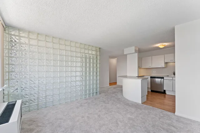 $2,350 | 2754 North Hampden Court, Unit 1003, Chicago, IL 60614