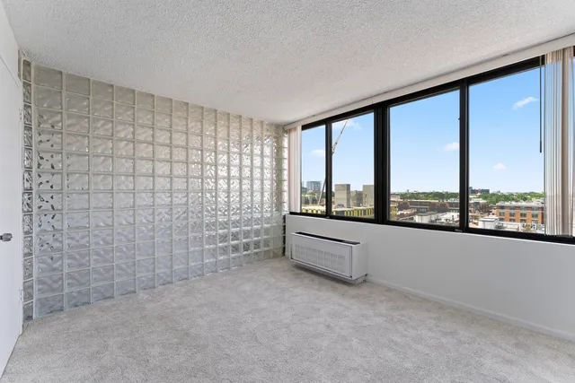 $2,350 | 2754 North Hampden Court, Unit 1003, Chicago, IL 60614