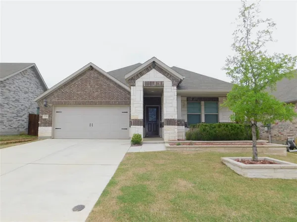 $2,350 | 229 Briarwood Lane, Lake Dallas, TX 75065