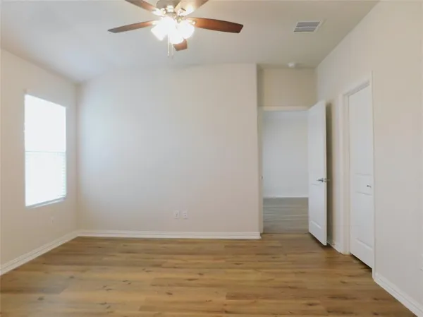 $2,350 | 229 Briarwood Lane, Lake Dallas, TX 75065