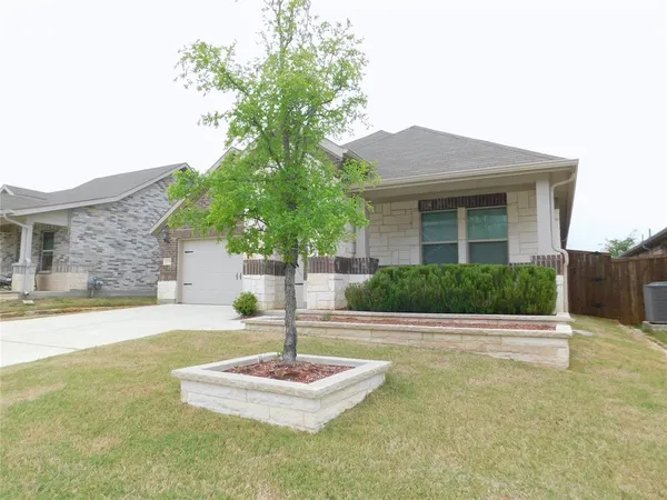 $2,350 | 229 Briarwood Lane, Lake Dallas, TX 75065