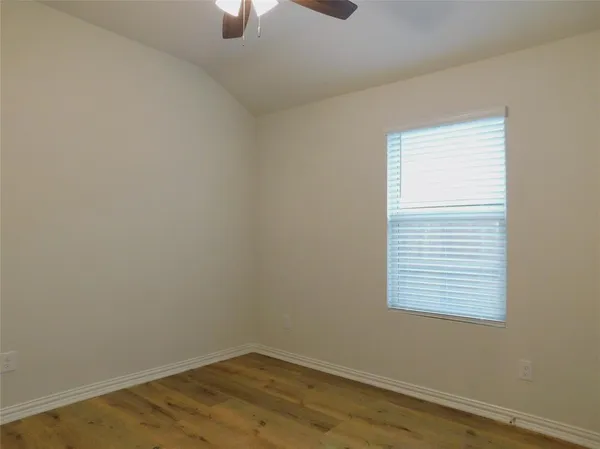 $2,350 | 229 Briarwood Lane, Lake Dallas, TX 75065