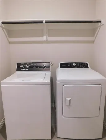 $2,350 | 229 Briarwood Lane, Lake Dallas, TX 75065