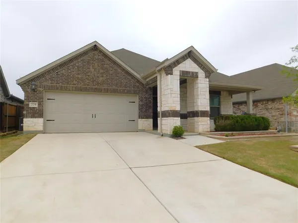 $2,350 | 229 Briarwood Lane, Lake Dallas, TX 75065