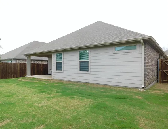 $2,350 | 229 Briarwood Lane, Lake Dallas, TX 75065