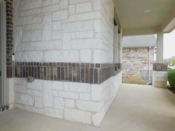 $2,350 | 229 Briarwood Lane, Lake Dallas, TX 75065